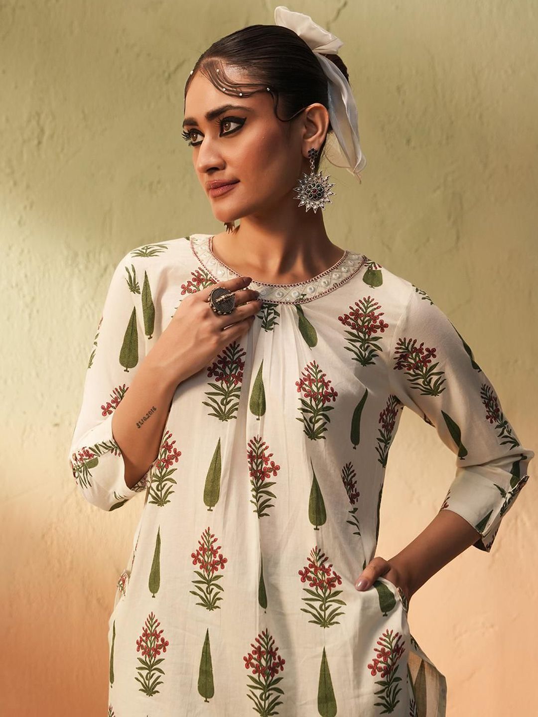 Dhiyona IS Women's Floral Printed Mirror Work Pure Cotton Straight Kurta With Trouser