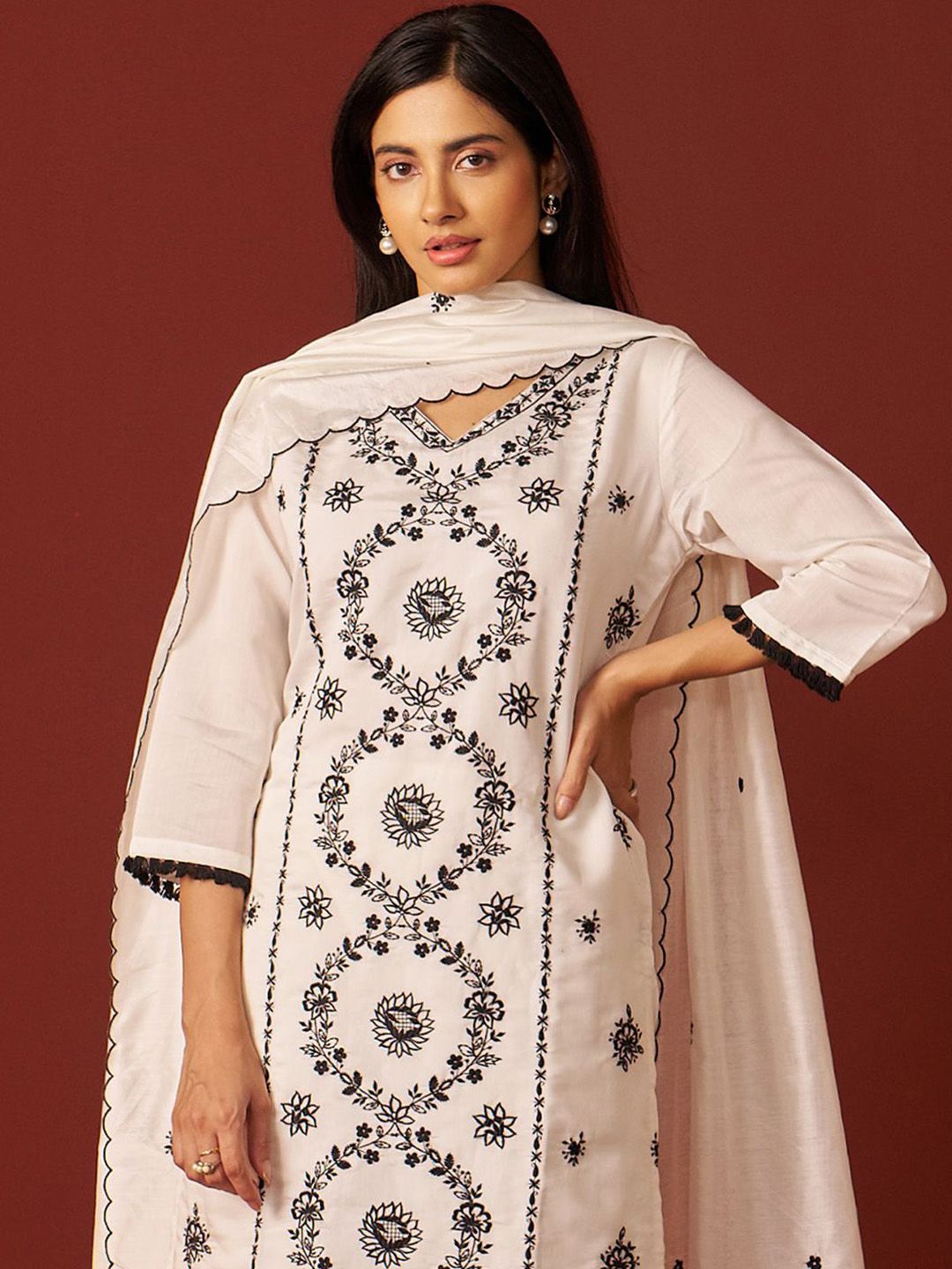 Dhiyona IE Women Floral Embroidered Kurta with Trousers & Dupatta