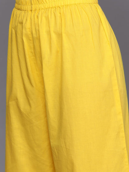 Dhiyona IE Women Yellow Printed Gotta Patti Kurta with Trousers