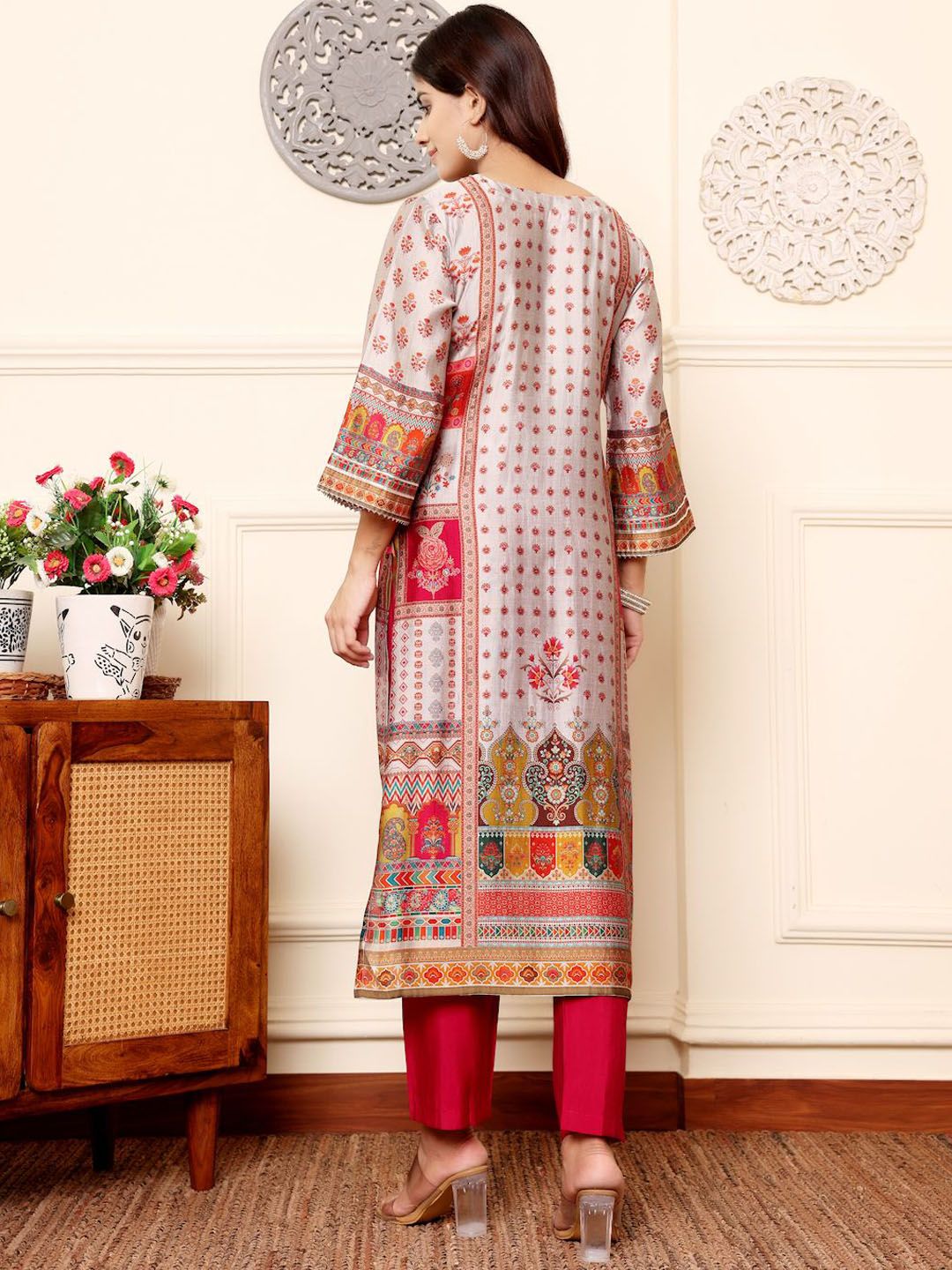 Off White Ethnic Motifs Printed Gotta Patti Notch Neck Chanderi Silk Kurta With Trousers