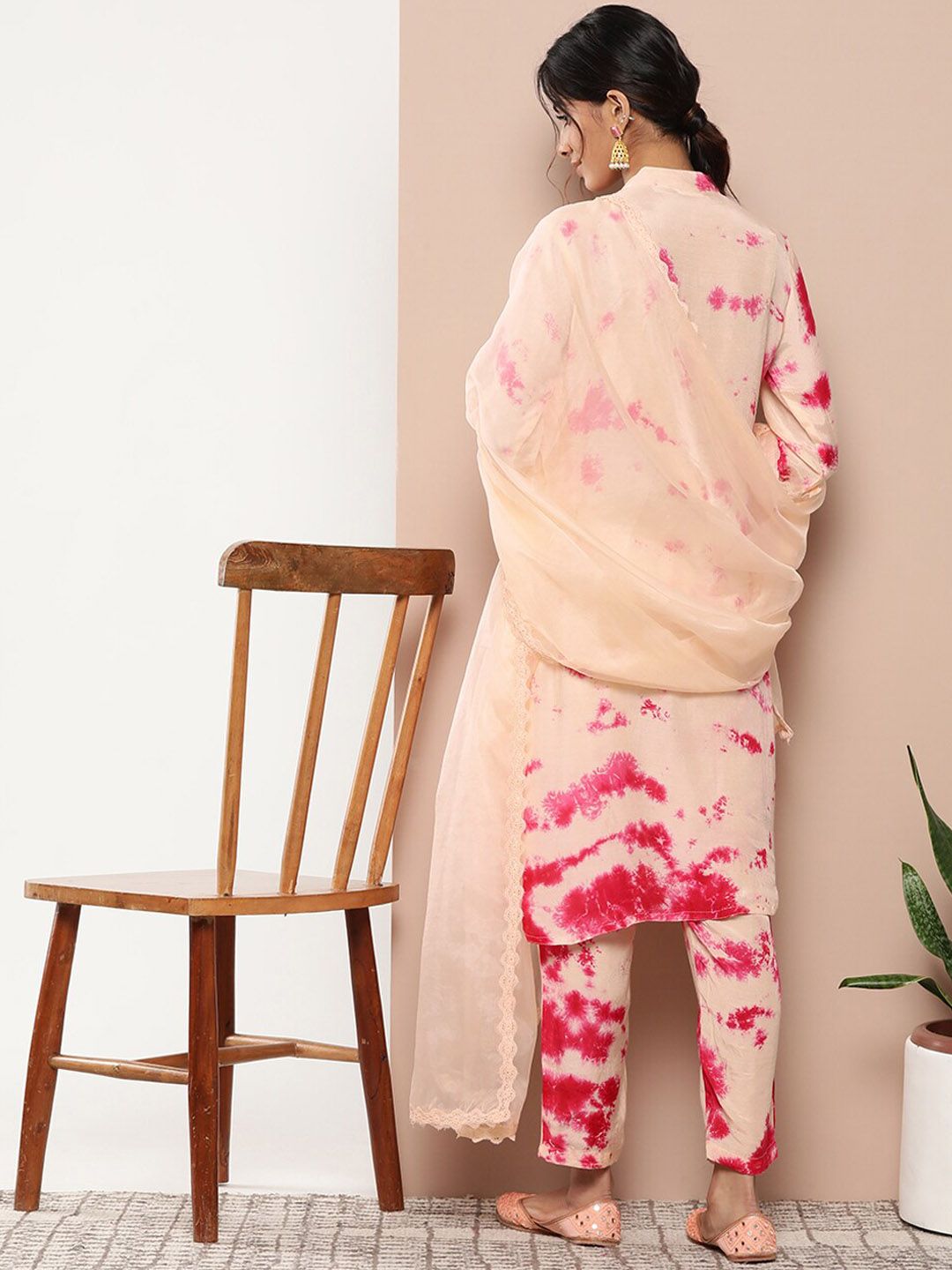 Dhiyona KL Abstract Printed Mandarin Collar Straight Kurta & Trouser With Dupatta