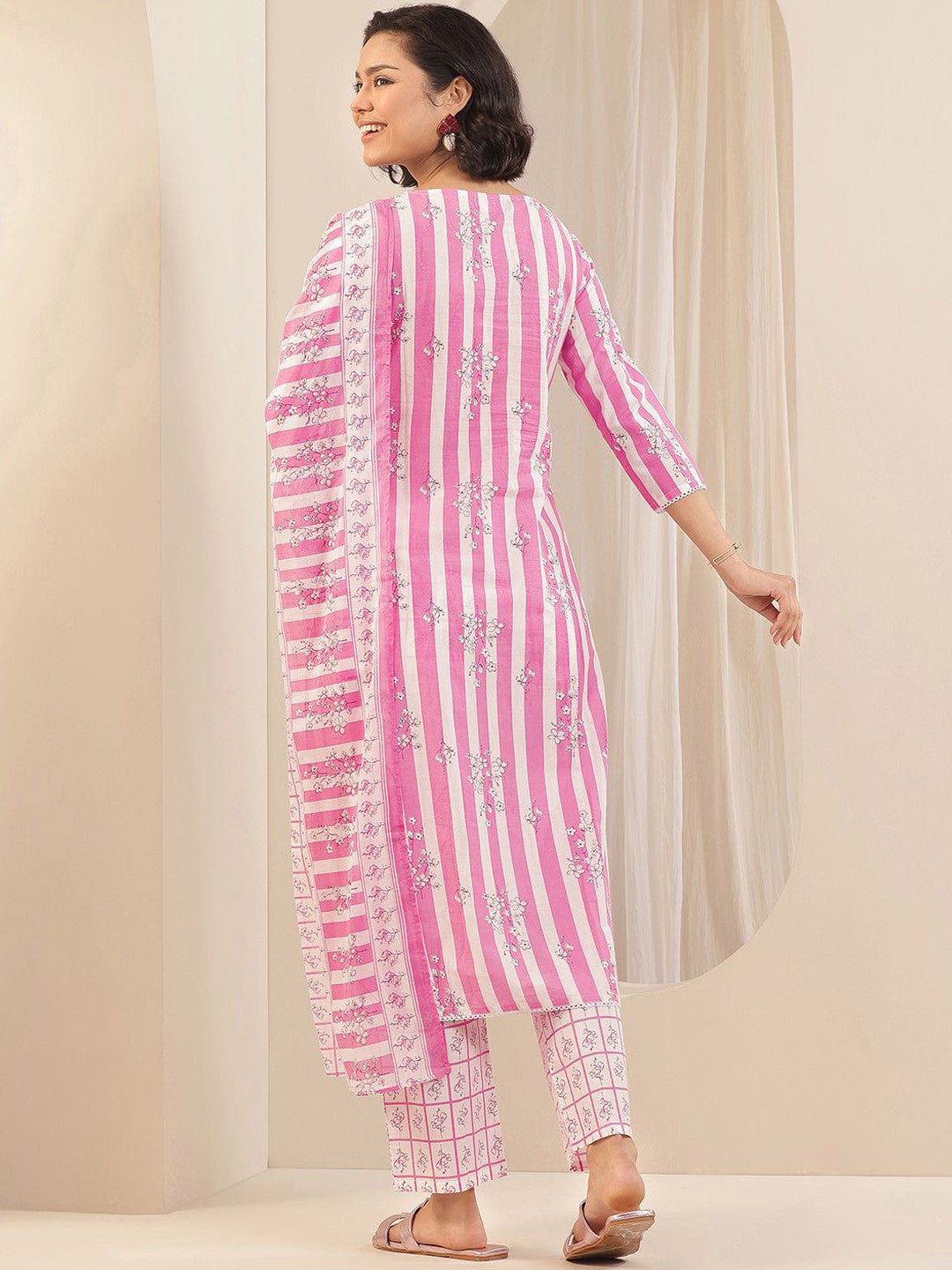Women Floral Printed Regular Kurta with Trousers & With Dupatta
