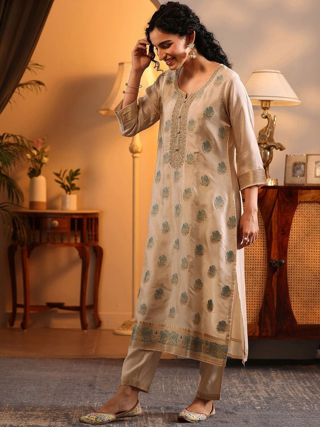 Ethnic Motifs Regular Sequinned Kurta With Trousers & Dupatta