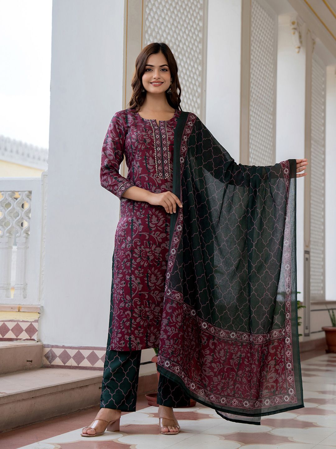 Dhiyona KL Floral Printed Notch Neck Straight Kurta With Trousers & Dupatta
