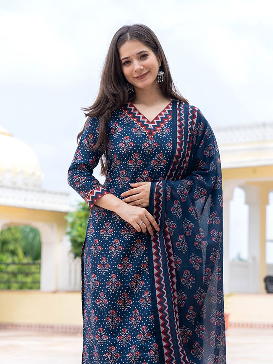 Dhiyona KL Floral Printed Straight Kurta With Trousers & Dupatta