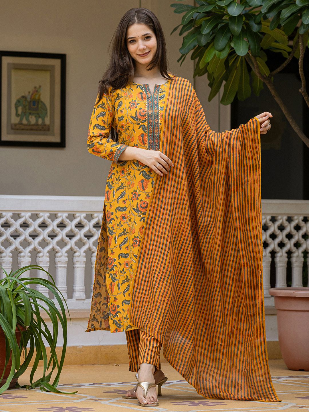 Dhiyona KL Floral Printed Regular Cotton Blend Kurta with Trousers With Dupatta