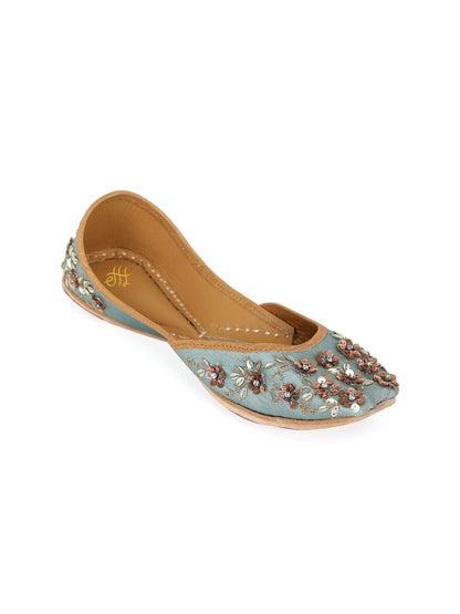 Dhiyona HOP Women Embroidered Mojaris