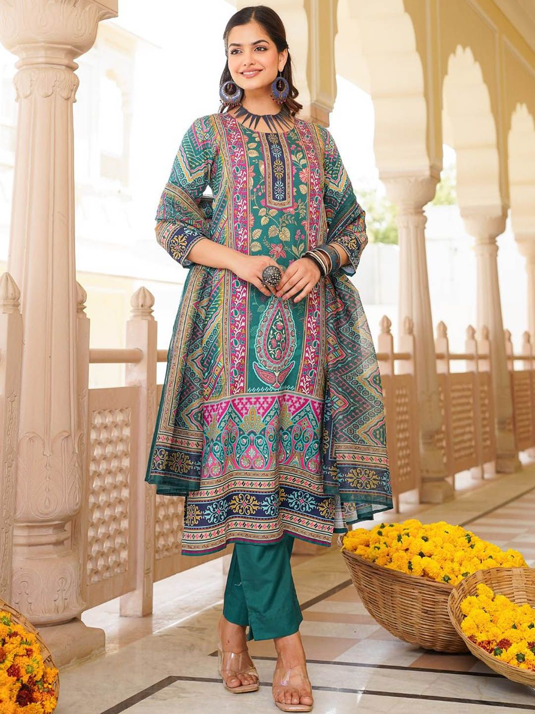 Dhiyona KL Women Floral Printed Regular Kurta with Trousers & With Dupatta