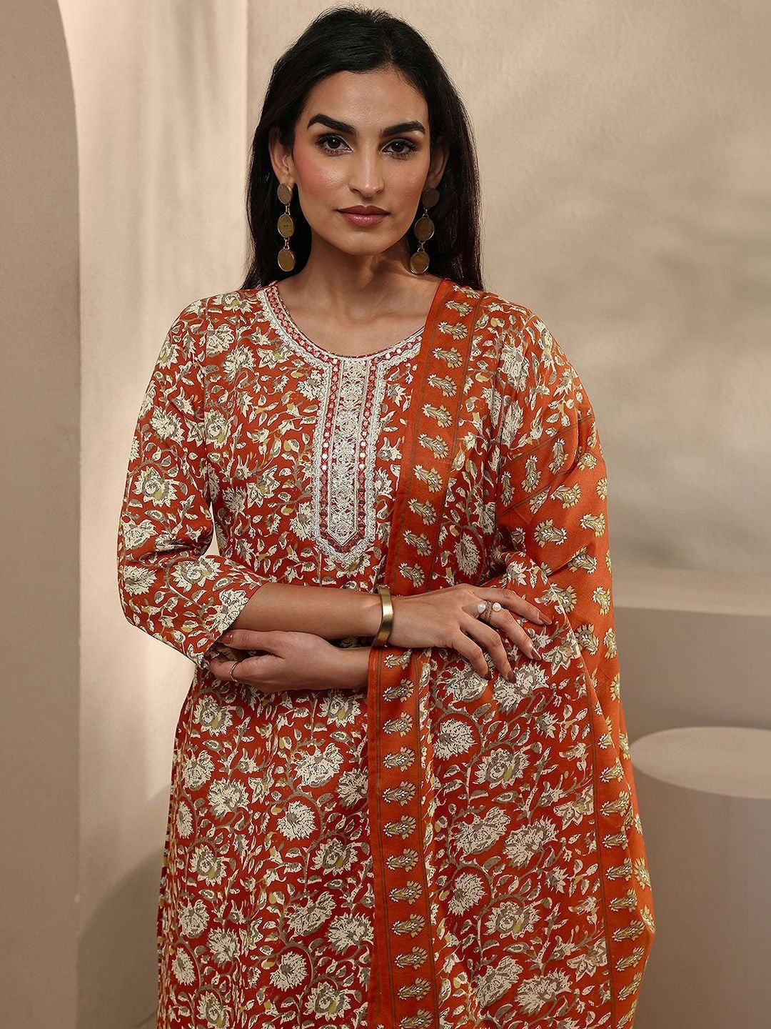 Women Floral Printed Regular Thread Work Kurta with Trousers & With Dupatta
