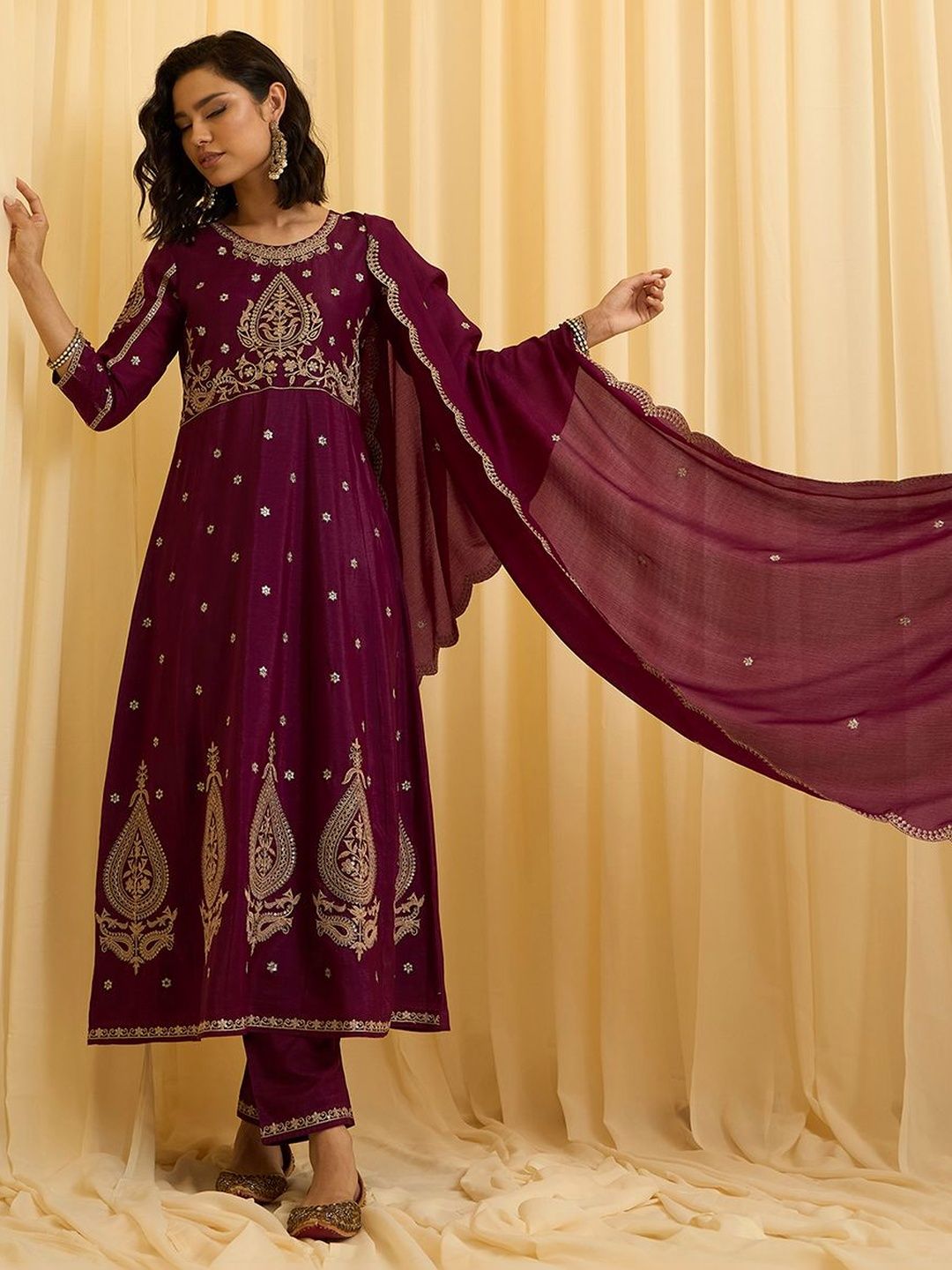 Dhiyona CH Women Floral Embroidered Panelled Sequinned Kurta with Trousers & With Dupatta