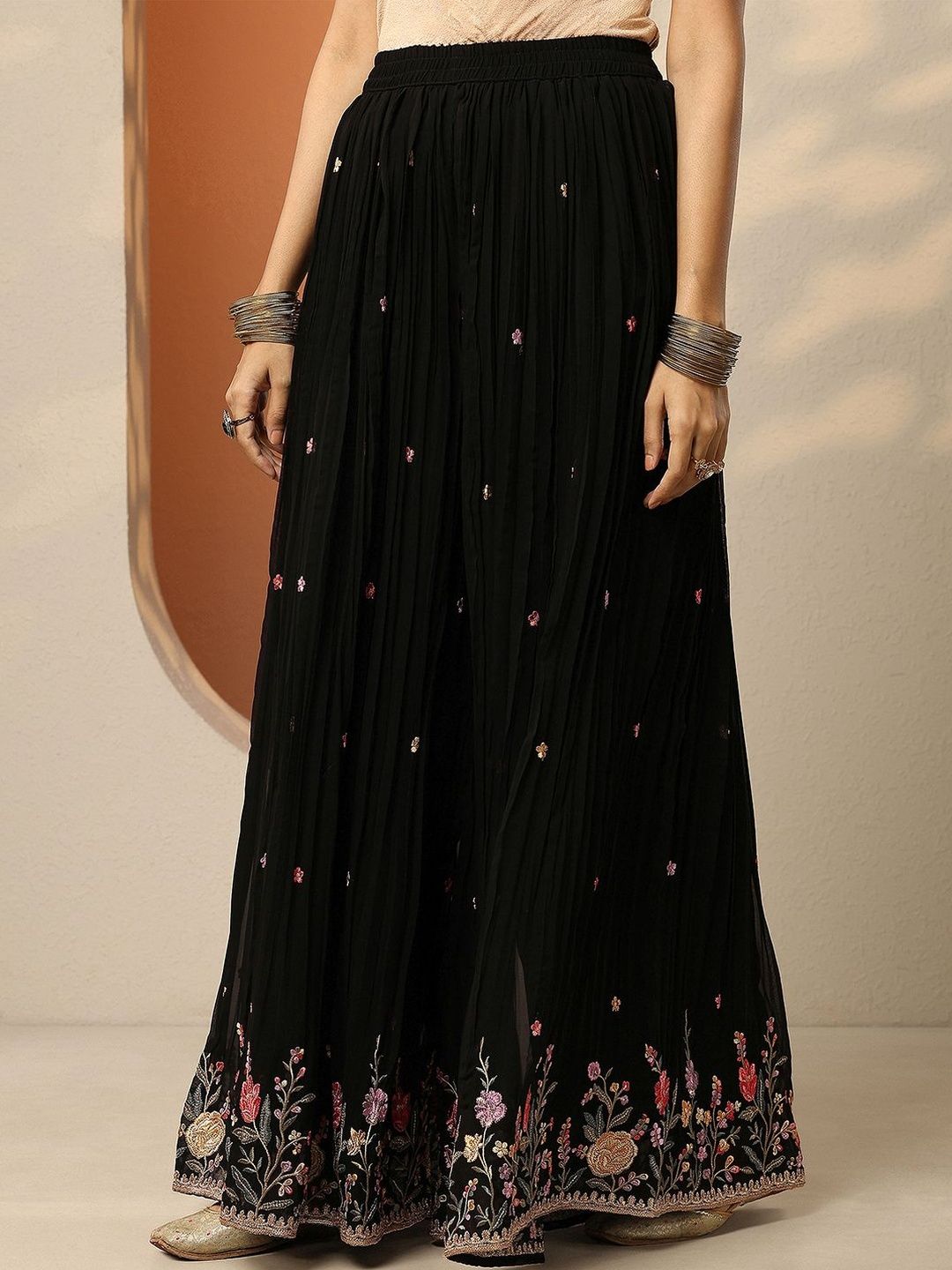 Dhiyona LL Women Floral Embroidered Regular Thread Work Kurta with Sharara & With Dupatta