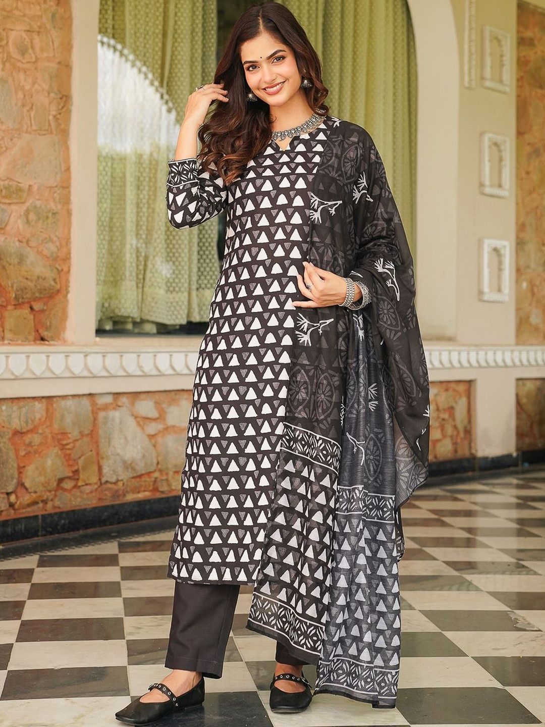 Dhiyona KL Printed Regular Kurta With Trousers & Dupatta