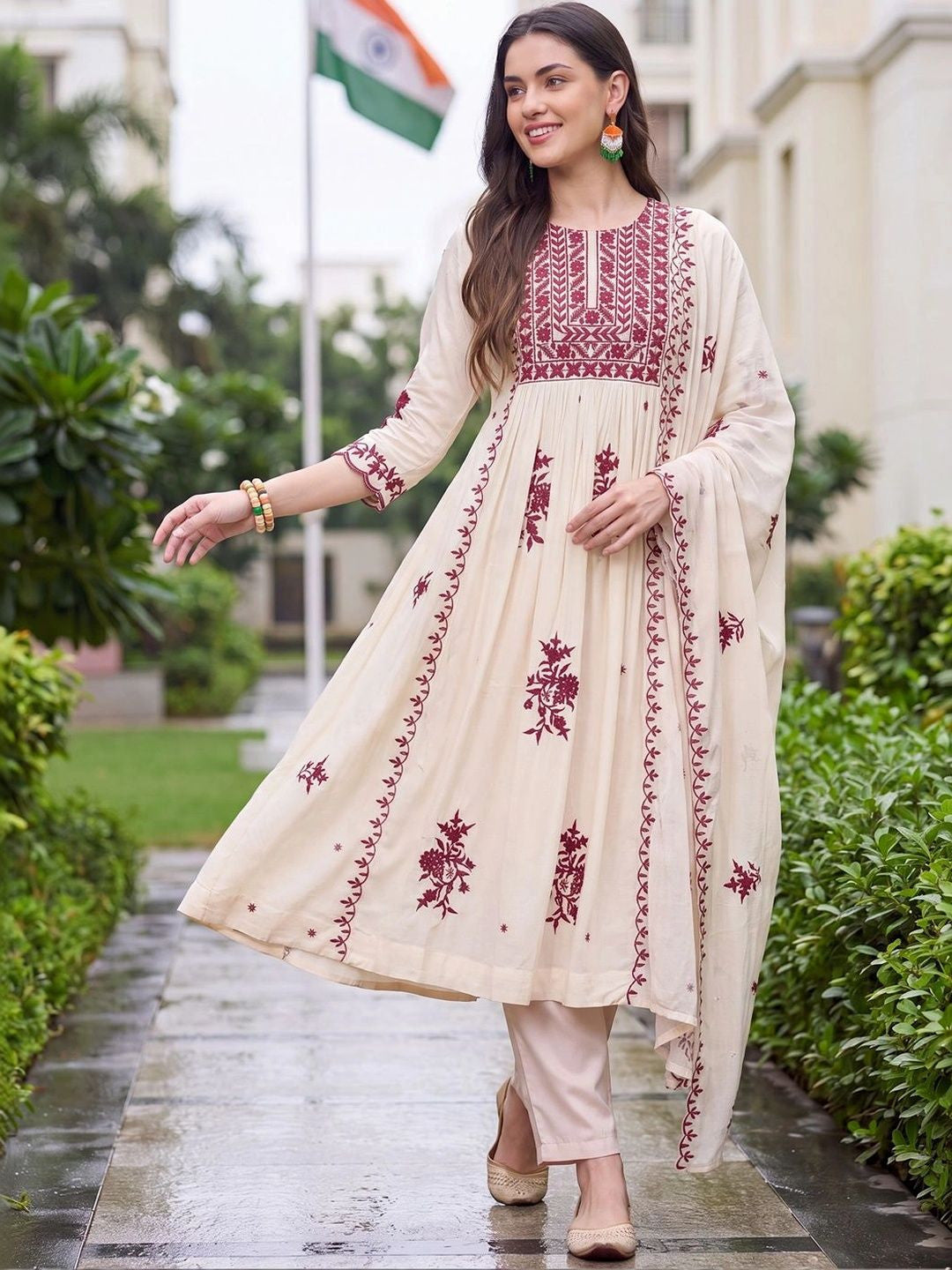 Women Ethnic Motifs Embroidered Empire Thread Work Kurta with Trousers & With Dupatta