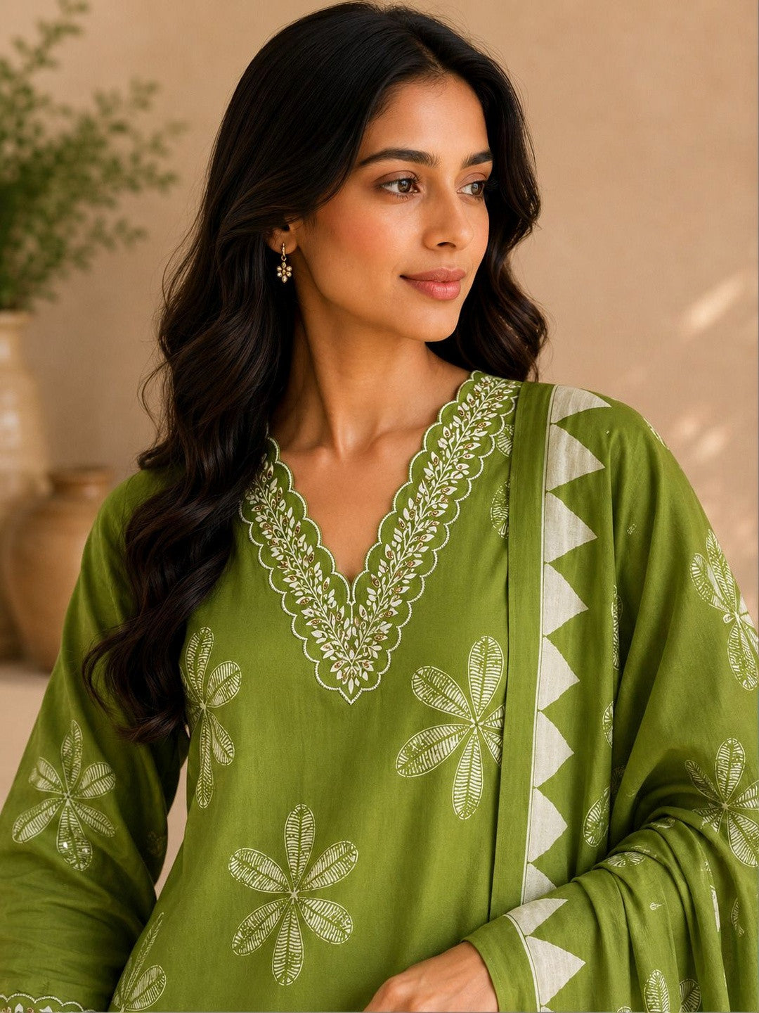 Women Floral Printed Regular Thread Work Pure Cotton Kurta with Trousers & With Dupatta