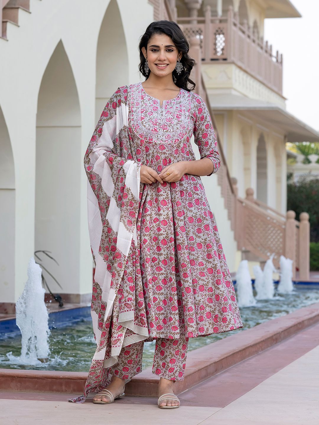 Dhiyona KL Women Floral Printed Regular Pure Cotton Kurta with Trousers & With Dupatta
