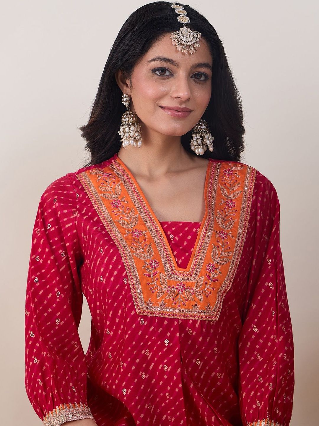 Ethnic Motifs Printed V-Neck Straight Kurta With Trousers