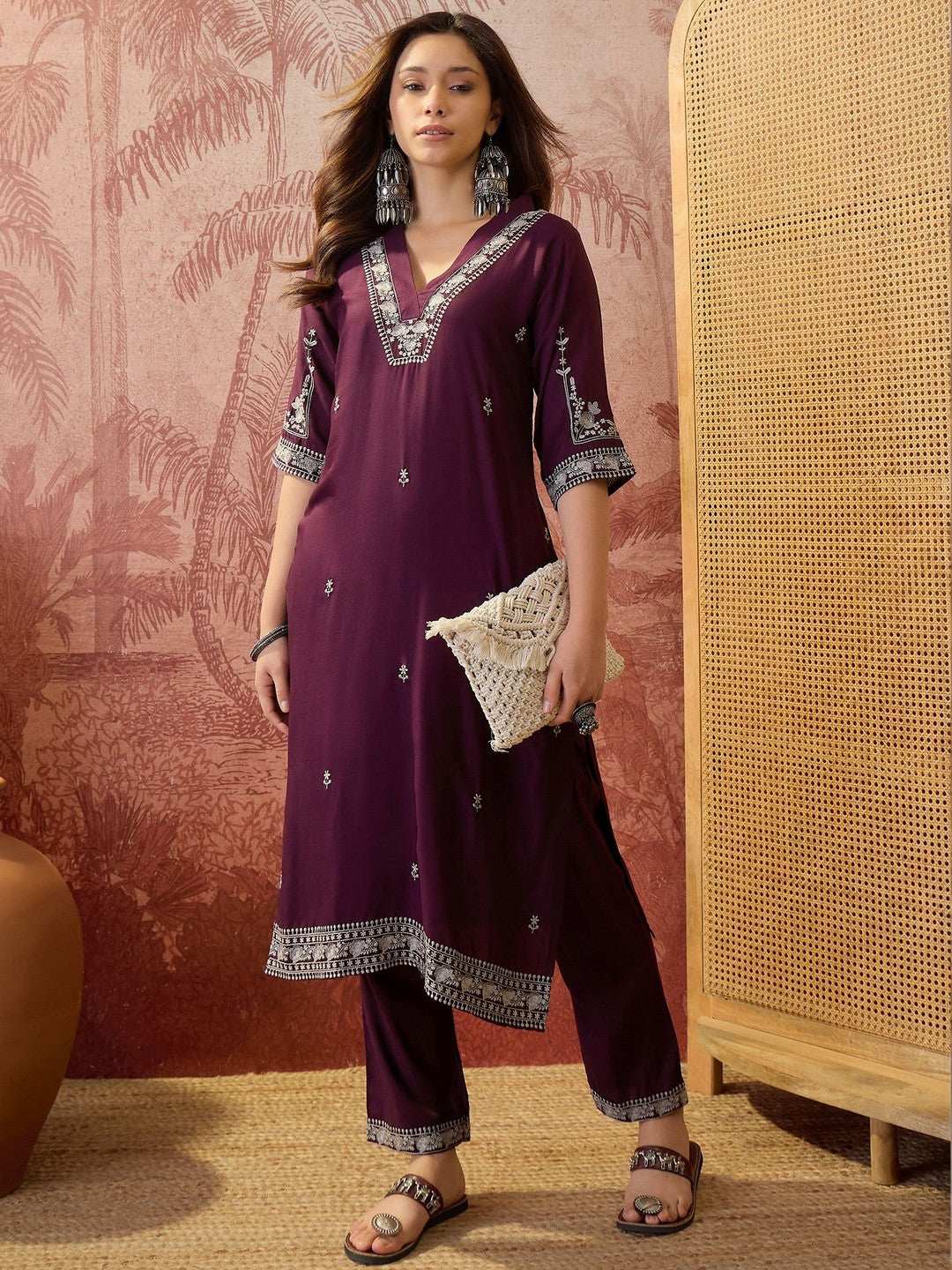Dhiyona SN Embroidered V-Neck Kurta Sets