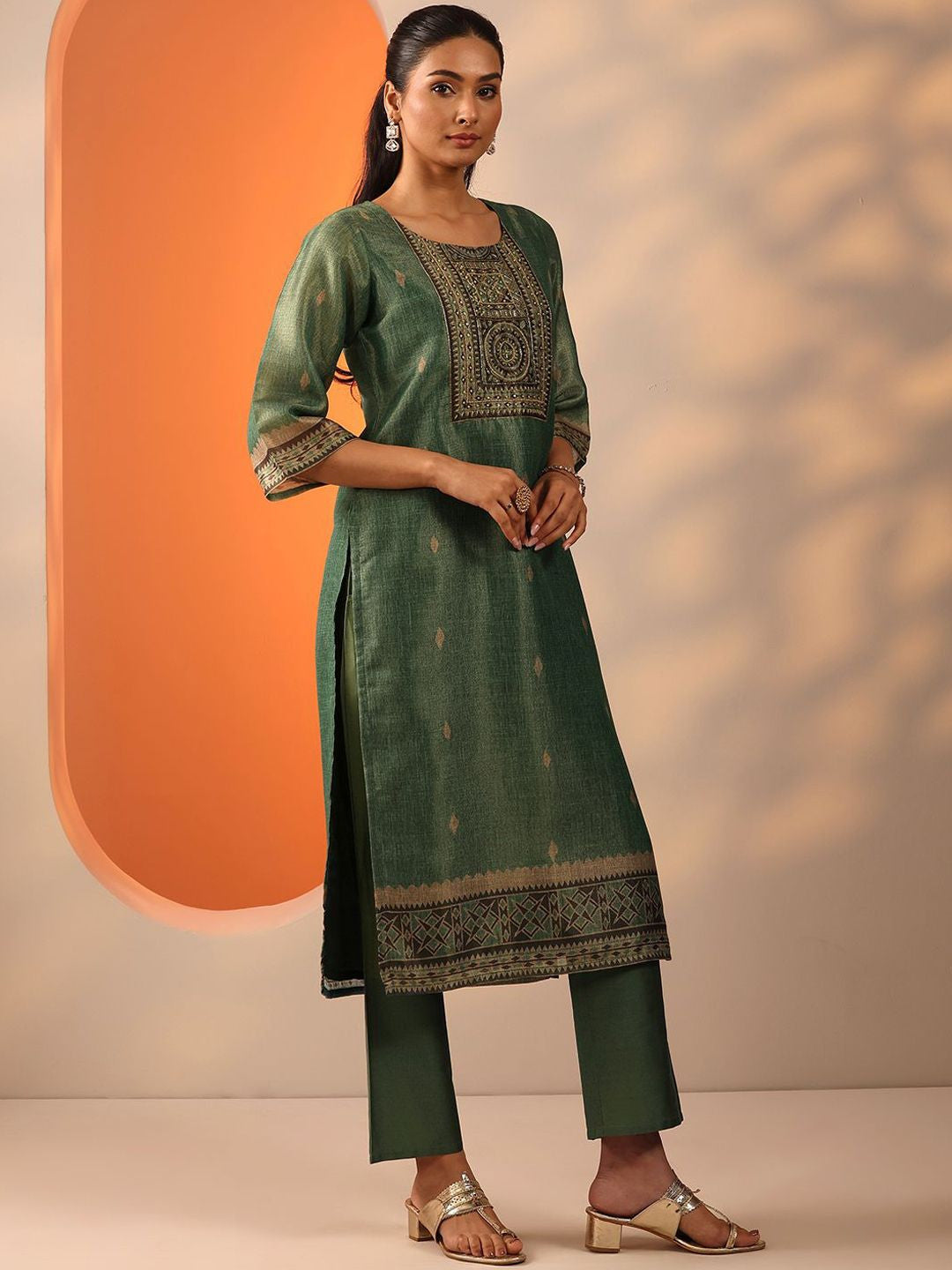 Geometric Printed Straight Kurta With Trousers And Dupatta