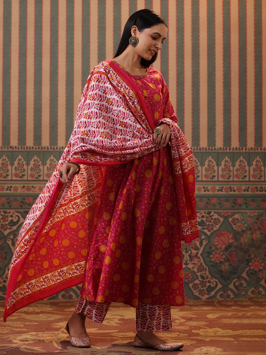 Dhiyona RR Women's Fuchsia Floral Printed Pure Cotton Kurta with Trousers & With Dupatta