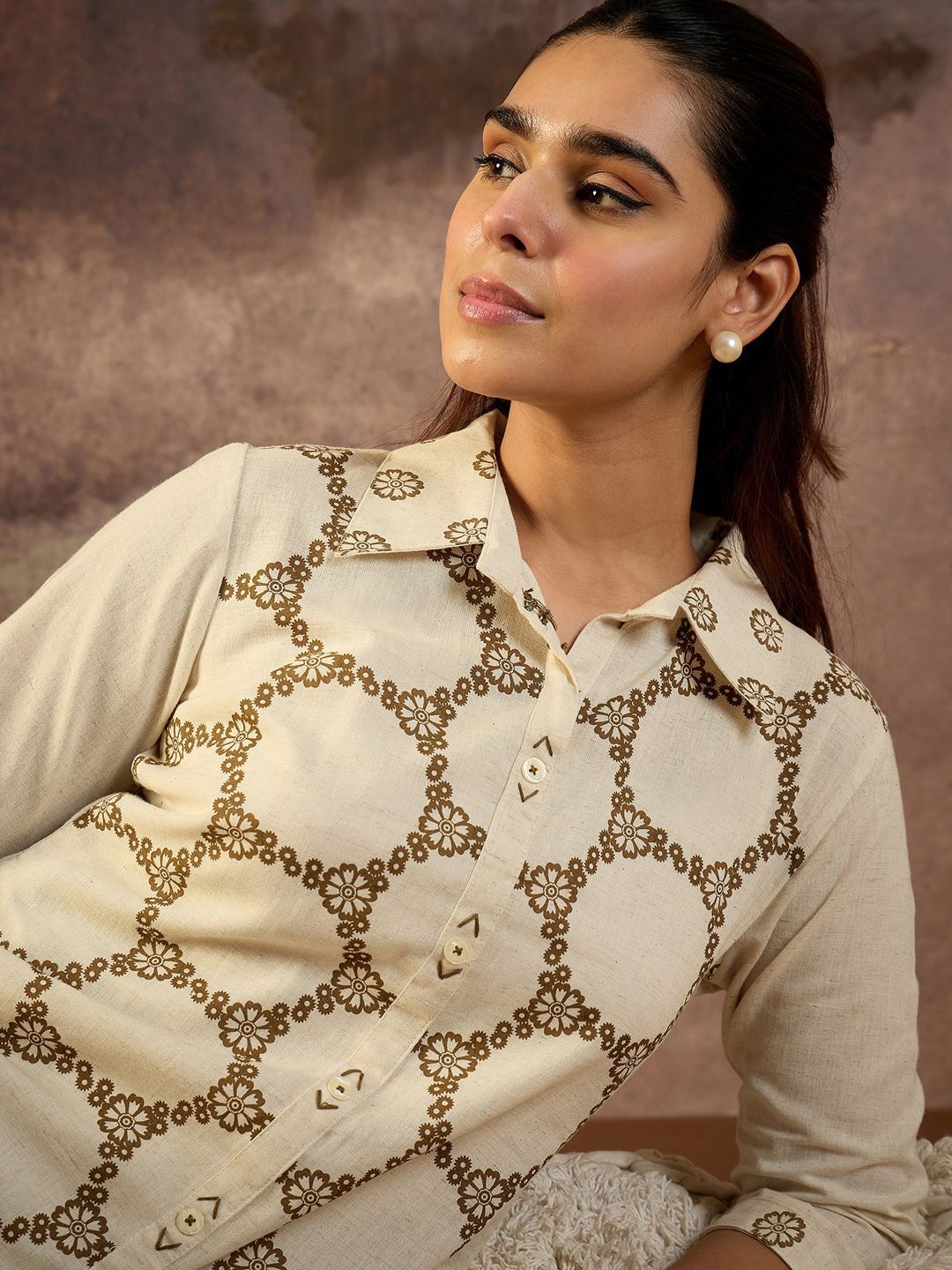 Dhiyona IE Geometric Printed Shirt Collar A-Line Kurta With Trousers