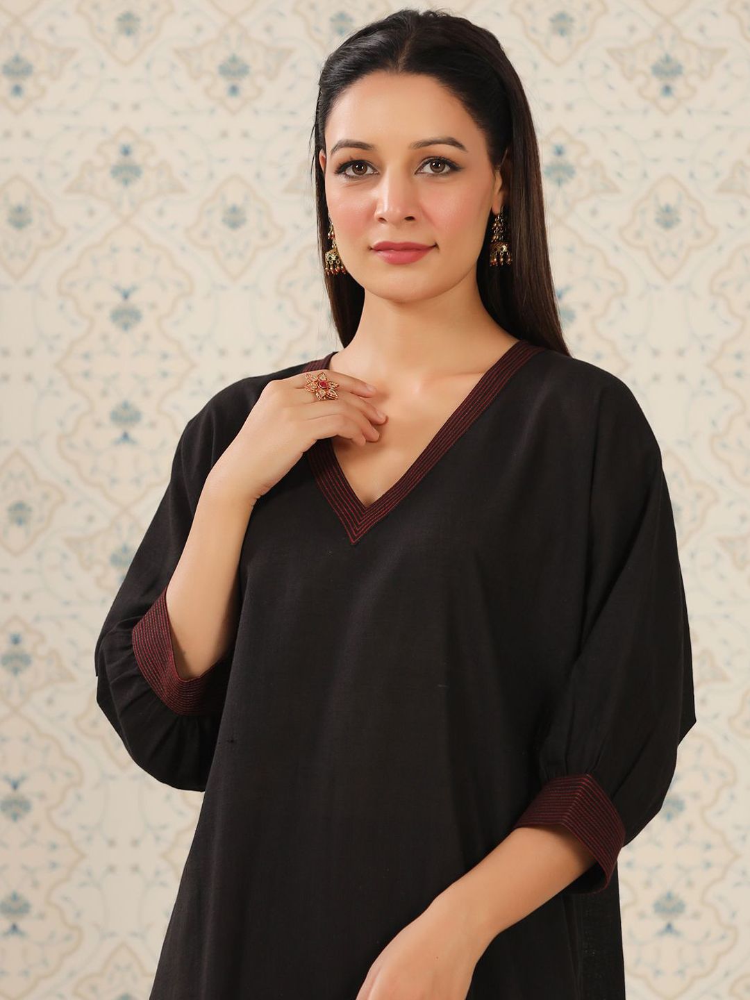 Dhiyona OD  V Neck Thread Work Kurta