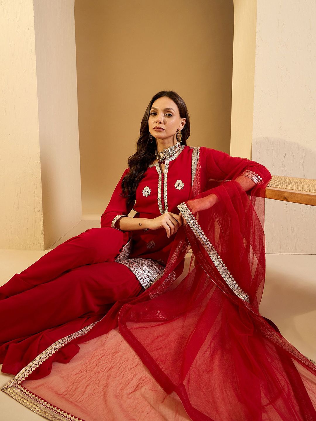 Dhiyona IN Women Floral Embroidered Regular Kurta with Sharara & With Dupatta