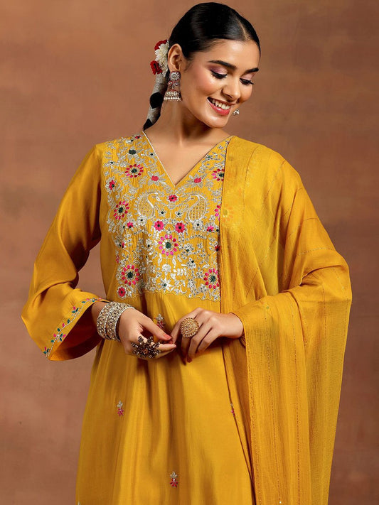 Ethnic Motifs Embroidered Sequinned V-Neck Straight Kurta With Trouser & Dupatta