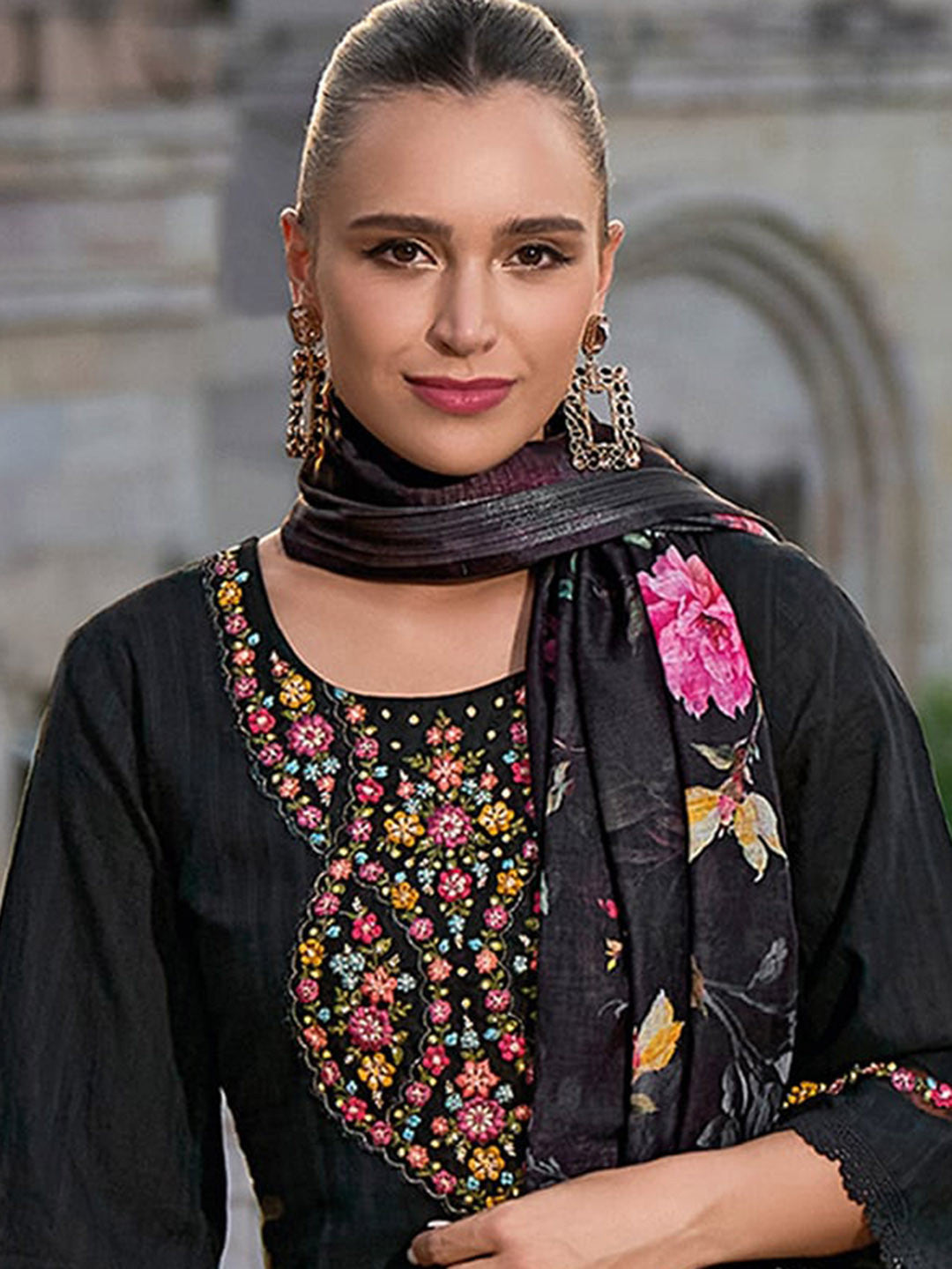 Floral Embroidered Regular Thread Work Pure Cotton Straight Kurta Set