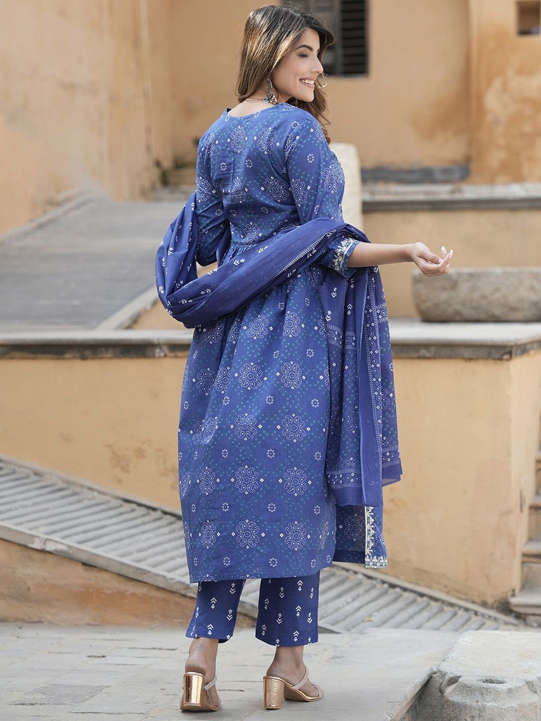 Dhiyona KL Notch Neck Bandhani Embroidered Regular Thread Work Pure Cotton Kurta Set