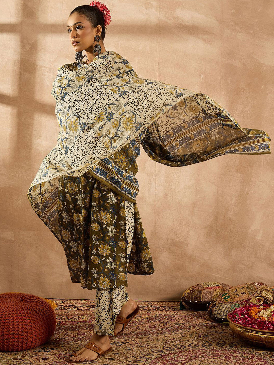 Women Floral Printed Regular Pure Cotton Kurta with Trousers & With Dupatta