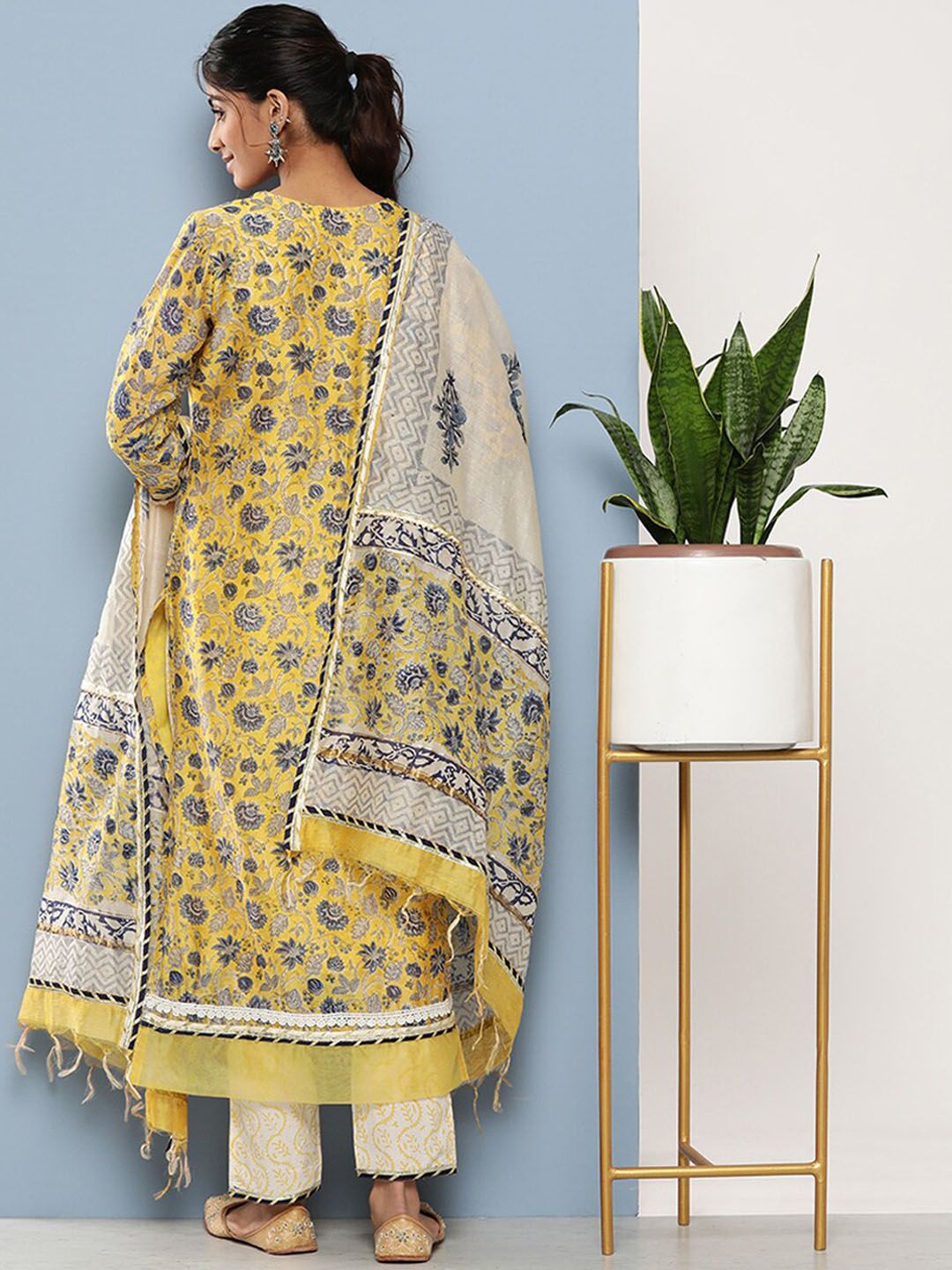 Dhiyona KL Floral Printed Regular Gotta Patti Kurta With Trousers & Dupatta