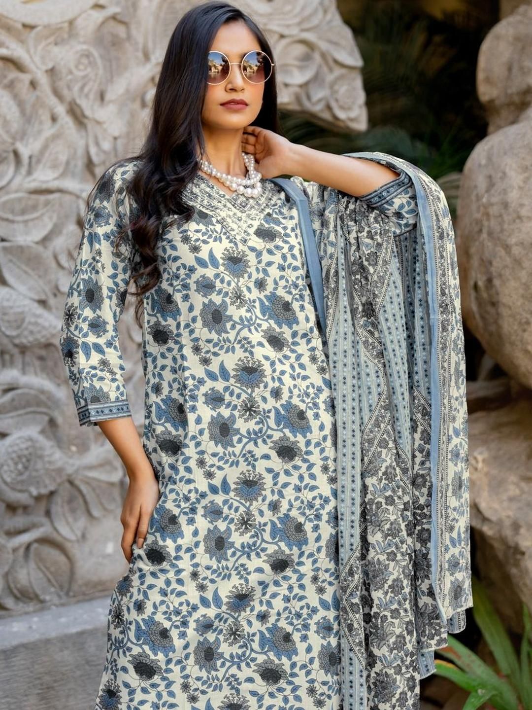 Dhiyona KL Women Blue Pure Cotton Kurta Sets