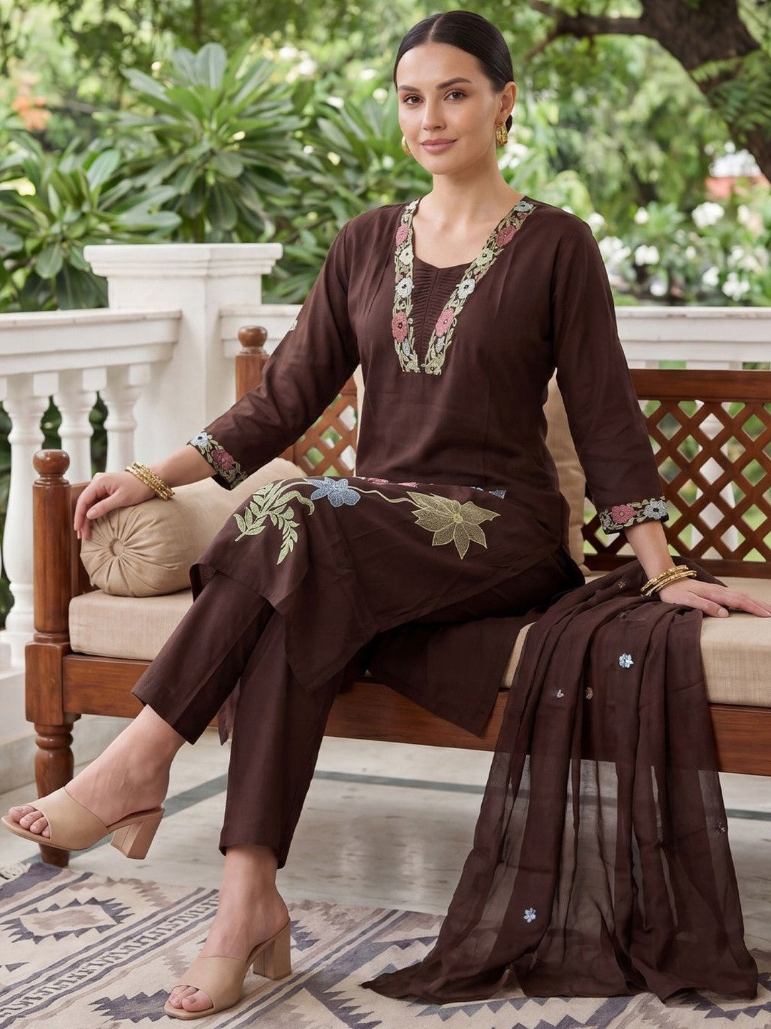 Women Floral Embroidered Regular Thread Work Pure Cotton Kurta with Trousers & With Dupatta