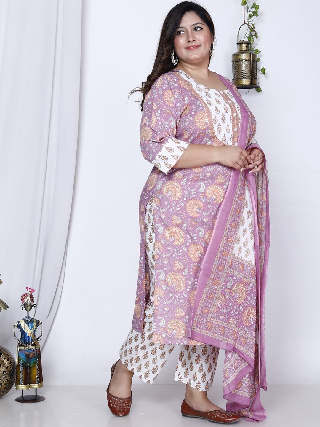 Dhiyona KL Plus Size Floral Printed Pure Cotton Kurta with Trousers & Dupatta