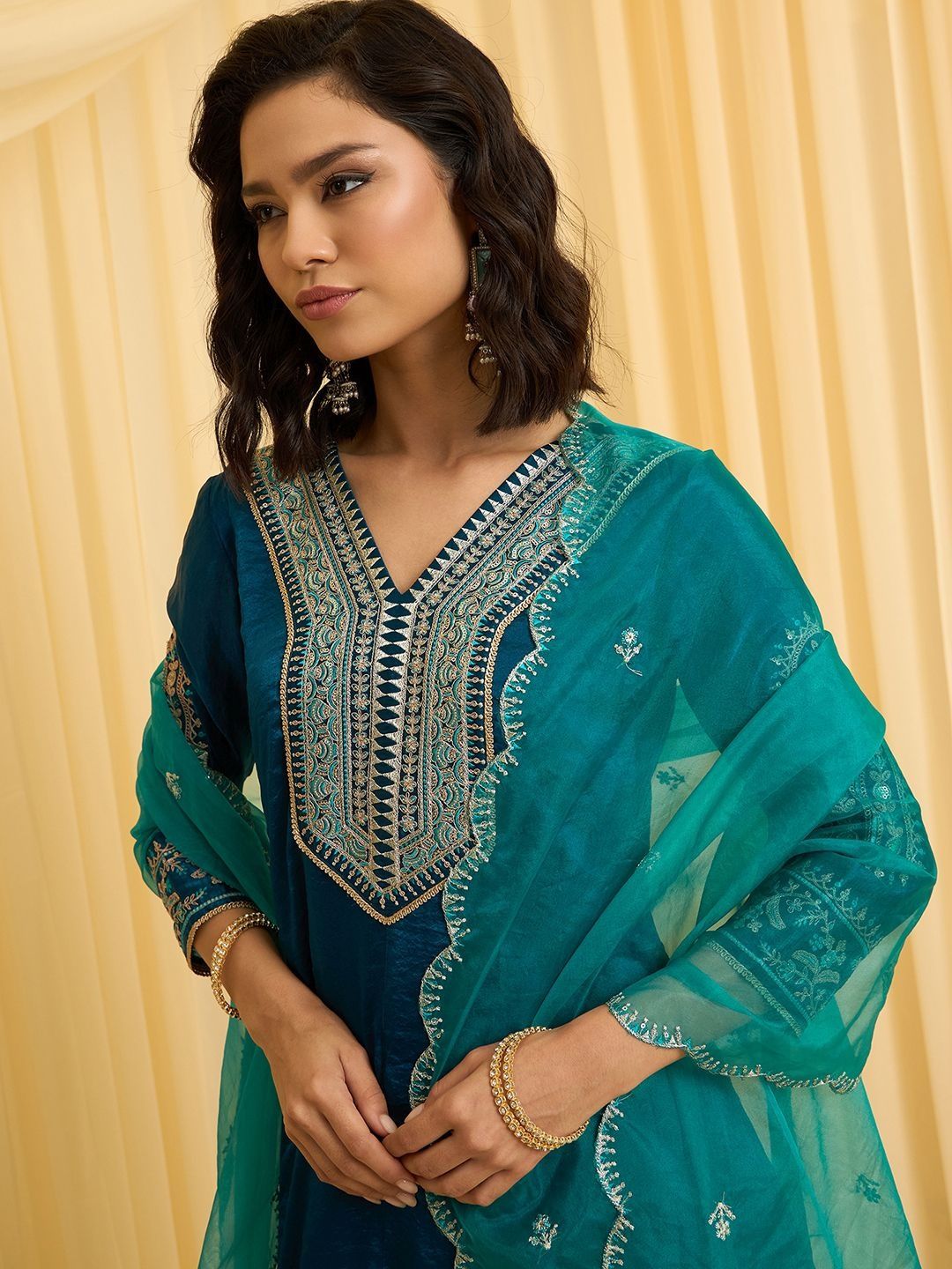 Dhiyona CH Women Ethnic Motifs Embroidered Regular Thread Work Kurta with Trousers & With Dupatta