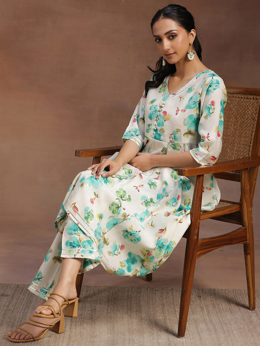 Women Floral Printed Panelled Kurta with Trousers