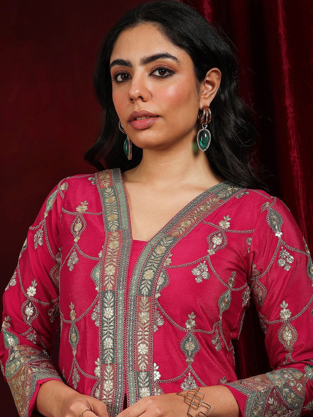 Dhiyona LL Floral Embroidered Notch Neck Zari Straight Kurti With Sharara And Dupatta
