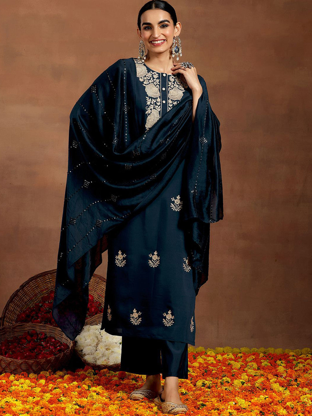 Women Floral Yoke Design Regular Republic Day Kurta with Trousers & With Dupatta