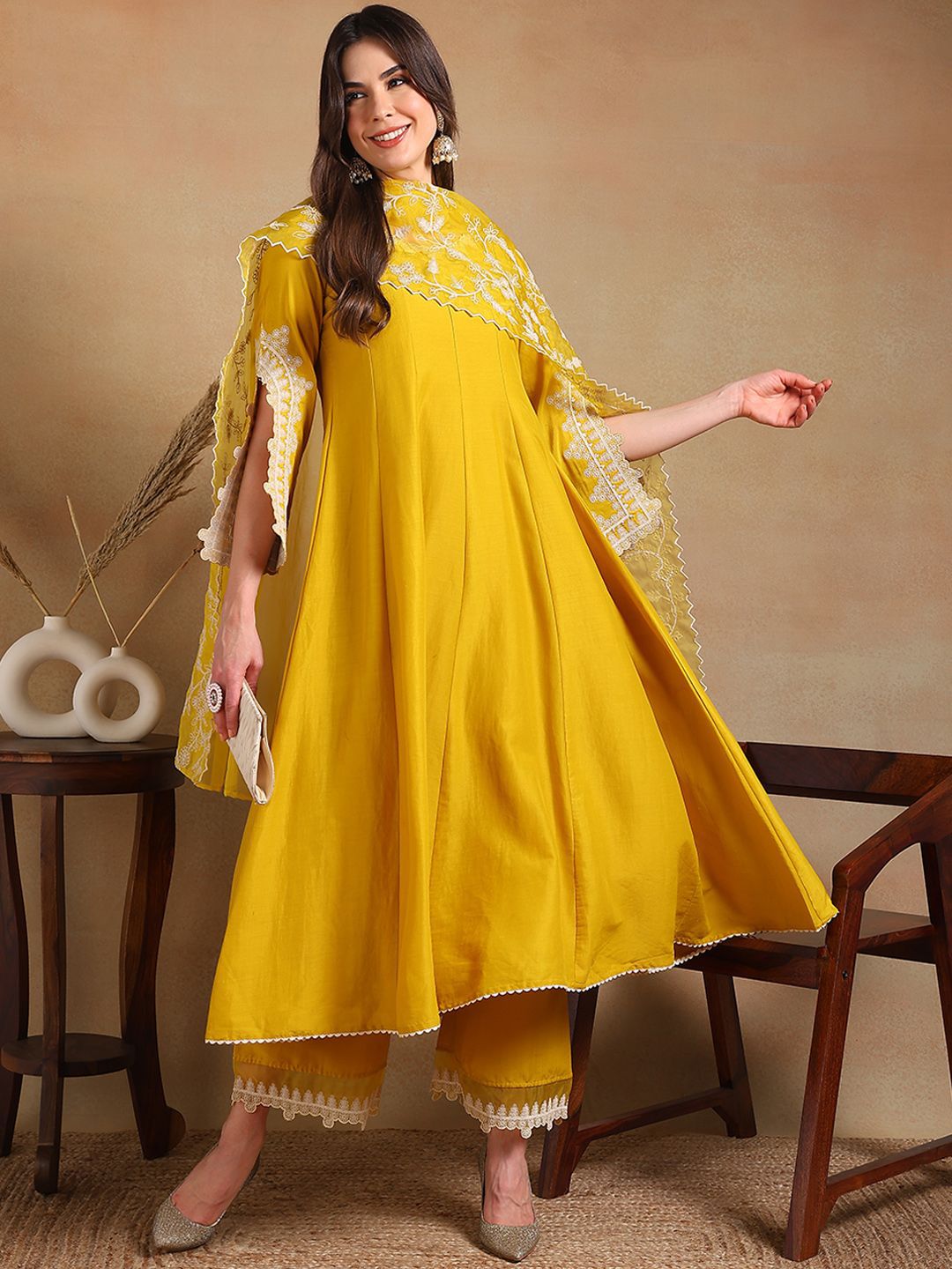 Dhiyona KL Women Panelled Thread Work Kurta with Palazzos & With Dupatta