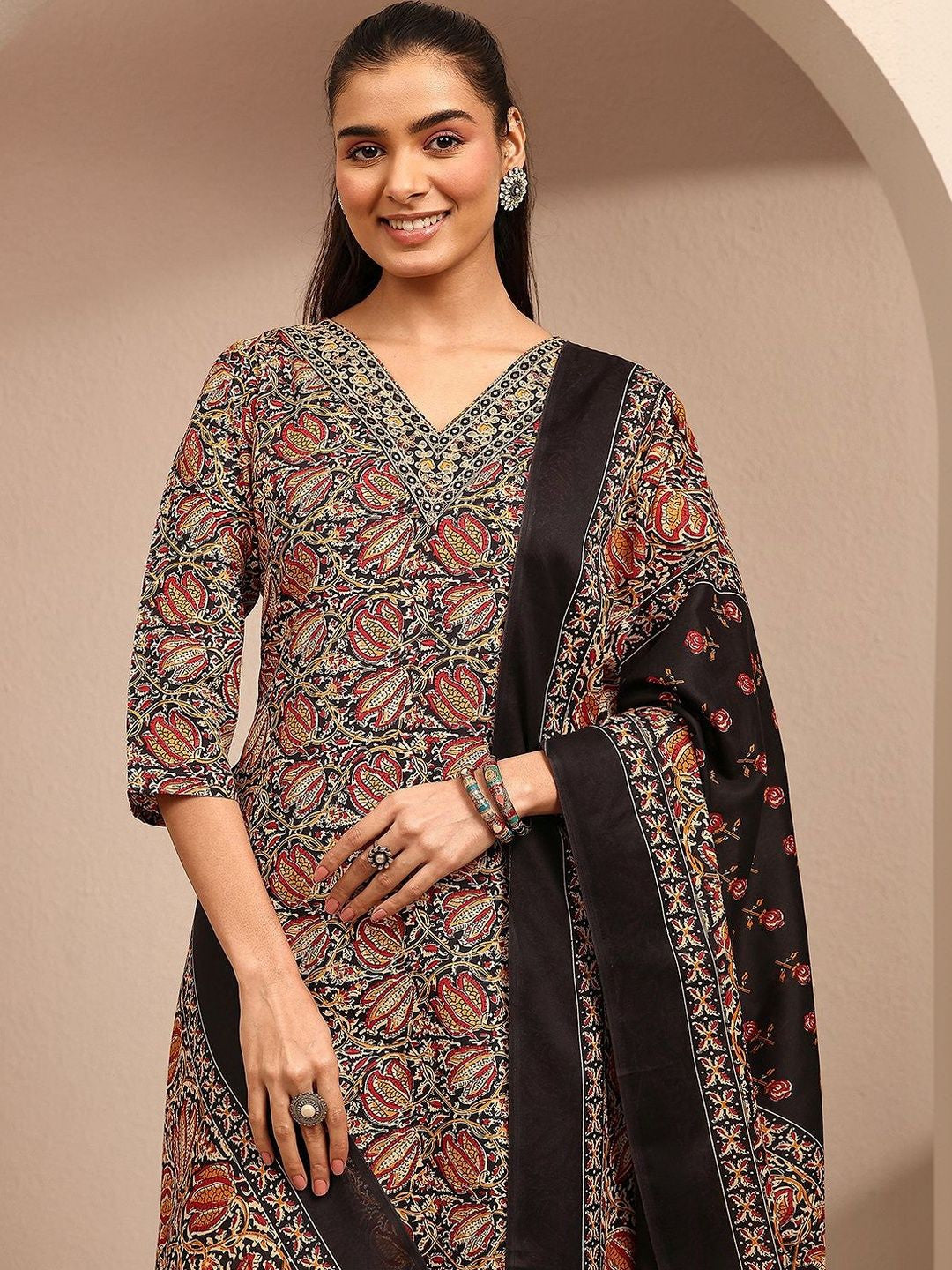 Women Ethnic Motifs Printed Regular Kurta with Trousers & With Dupatta