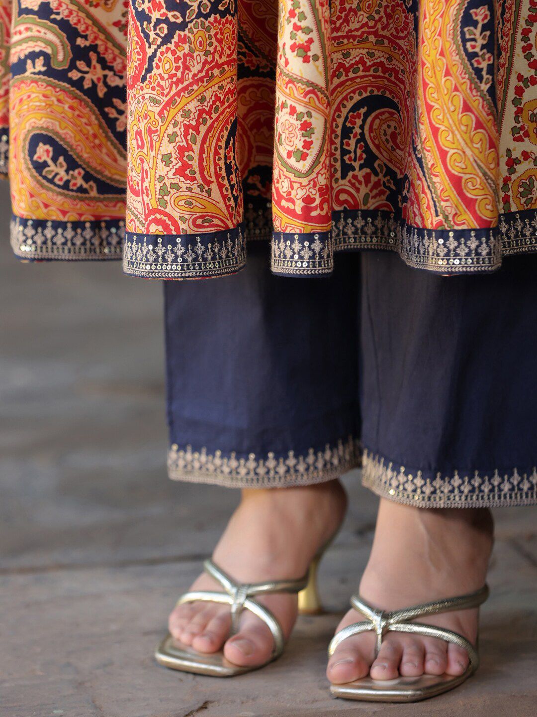 Dhiyona RR Women's Paisley Printed Regular Pure Cotton Kurta with Trousers & With Dupatta