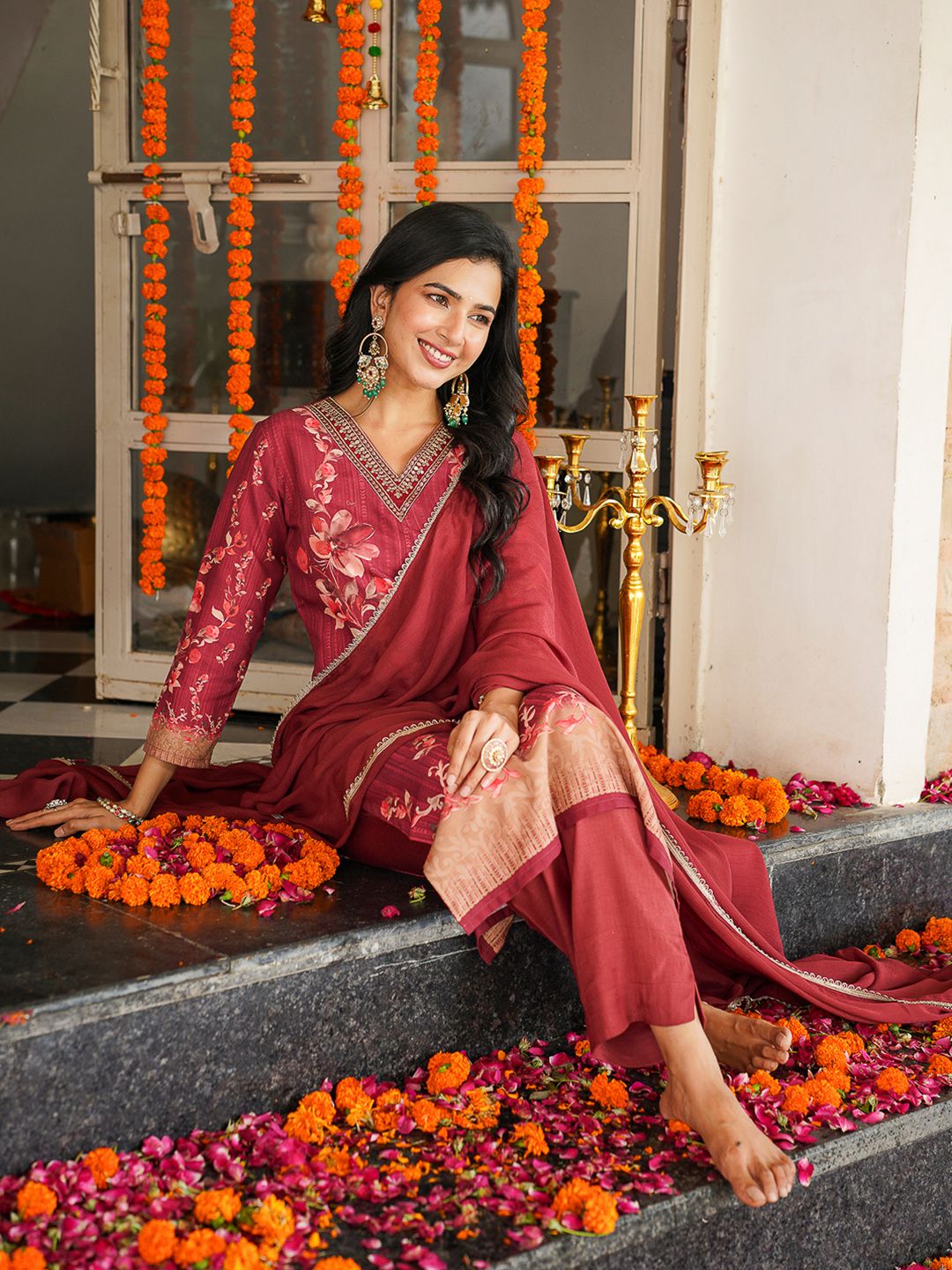 Dhiyona KL Floral Printed Sequinned V-Neck Straight Kurta With Trousers & Dupatta