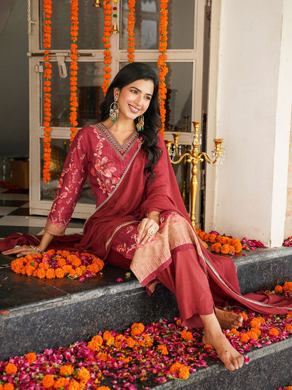 Dhiyona KL Floral Printed Sequinned V-Neck Straight Kurta With Trousers & Dupatta