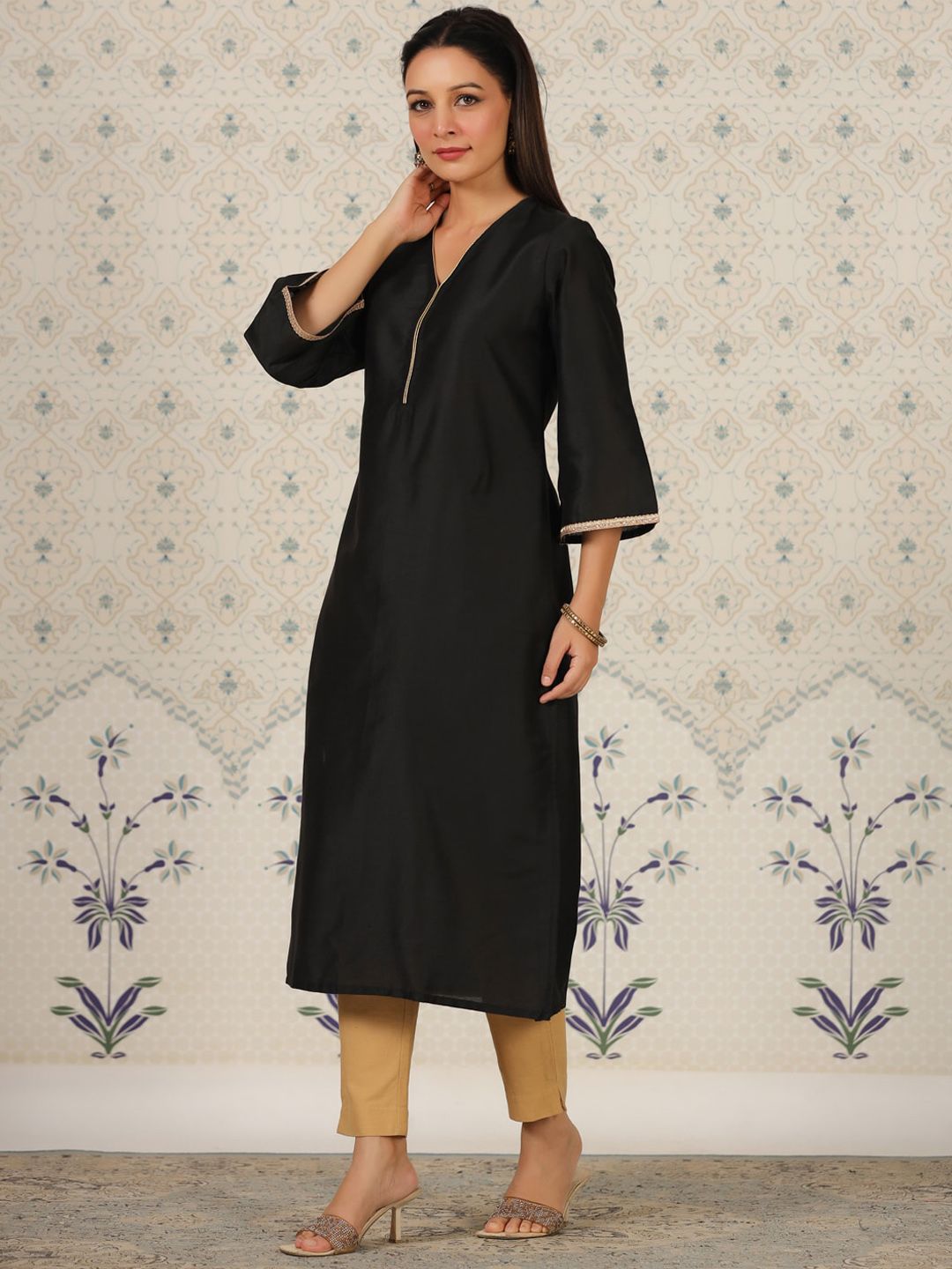 Dhiyona OD  V-Neck Flared Sleeves Straight Kurta