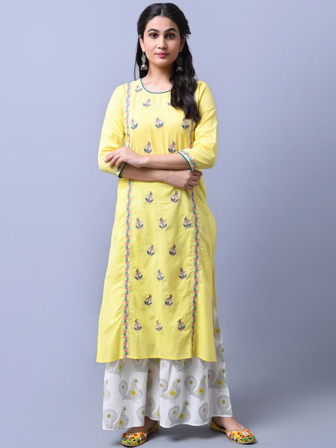 Dhiyona AN Women Floral Embroidered Regular Thread Work Kurta with Sharara