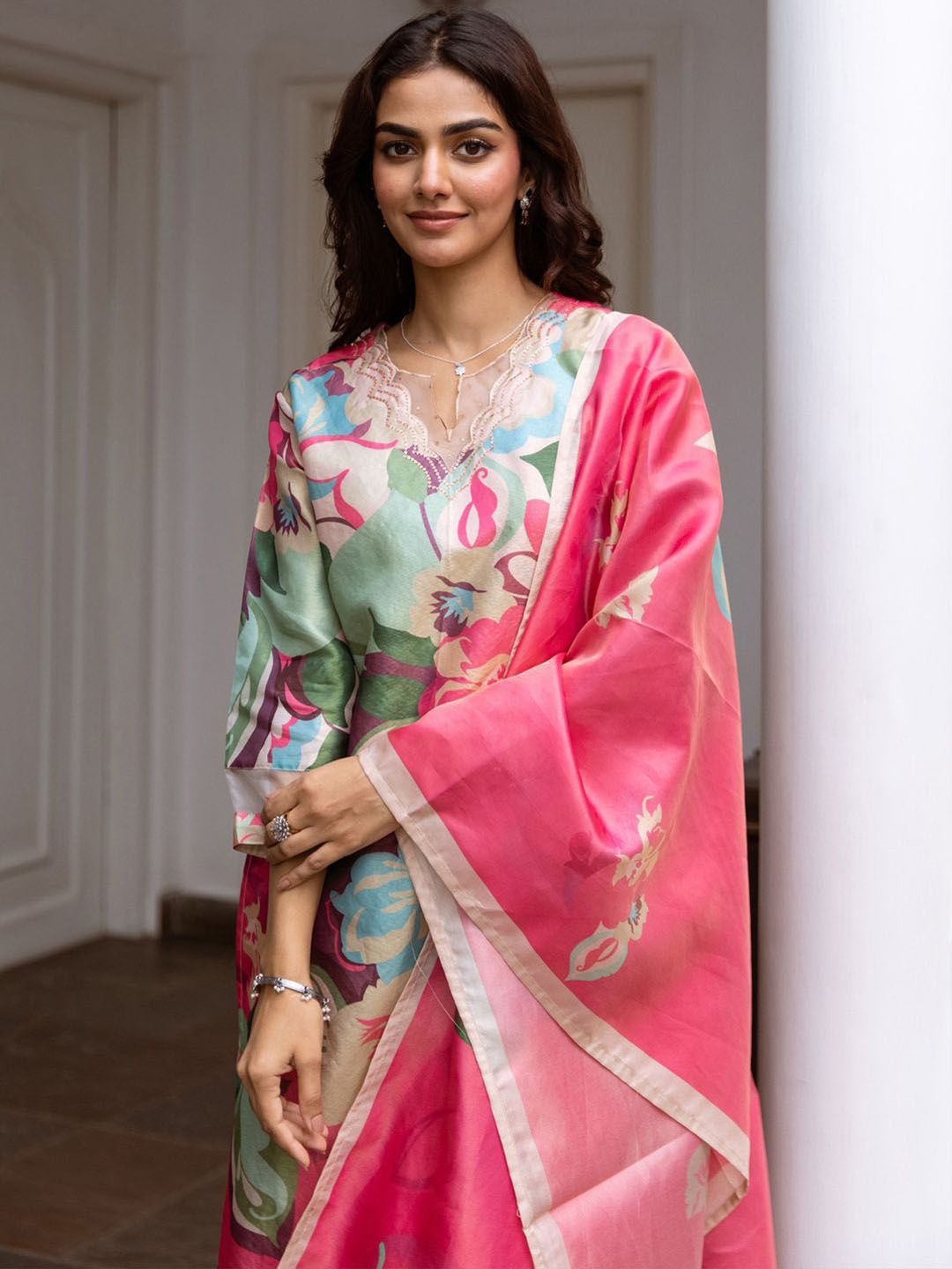 Dhiyona IE Women Floral Printed Regular Kurta with Trousers & With Dupatta