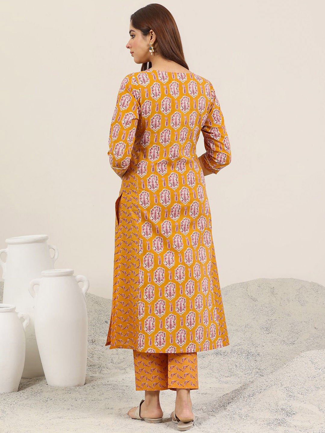 Women Floral Printed Regular Kurta with Trousers