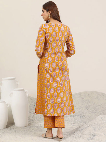 Women Floral Printed Regular Kurta with Trousers