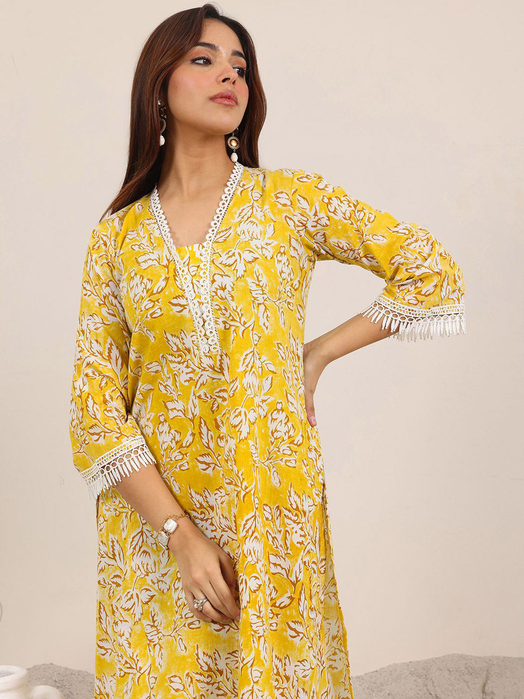 Floral Printed V-Neck Straight Kurta With Trouser