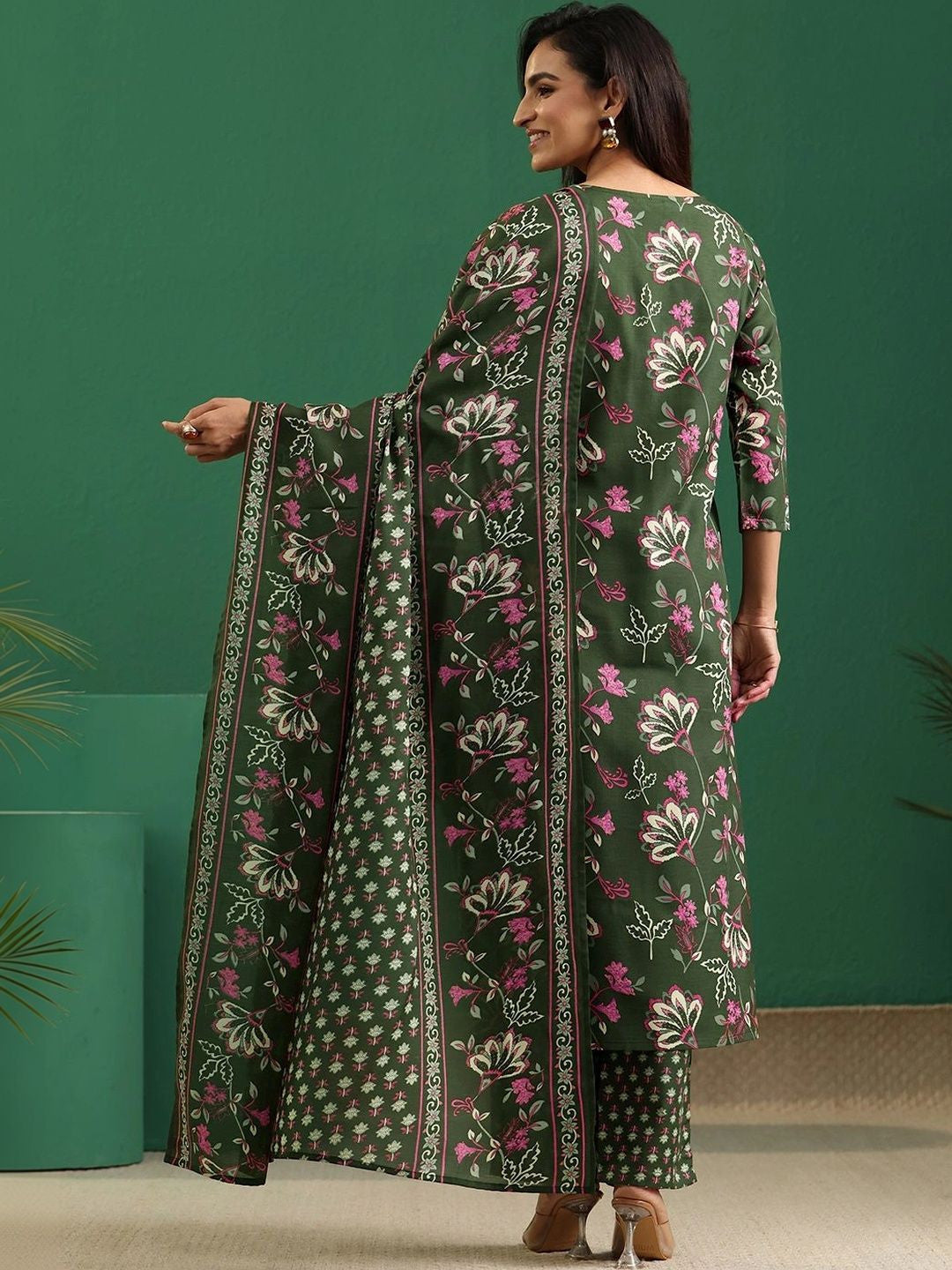 Women Floral Printed Regular Thread Work Kurta with Trousers & With Dupatta